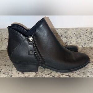 S.O. Memory foam Women’s size 10 Black Ankle Boot
